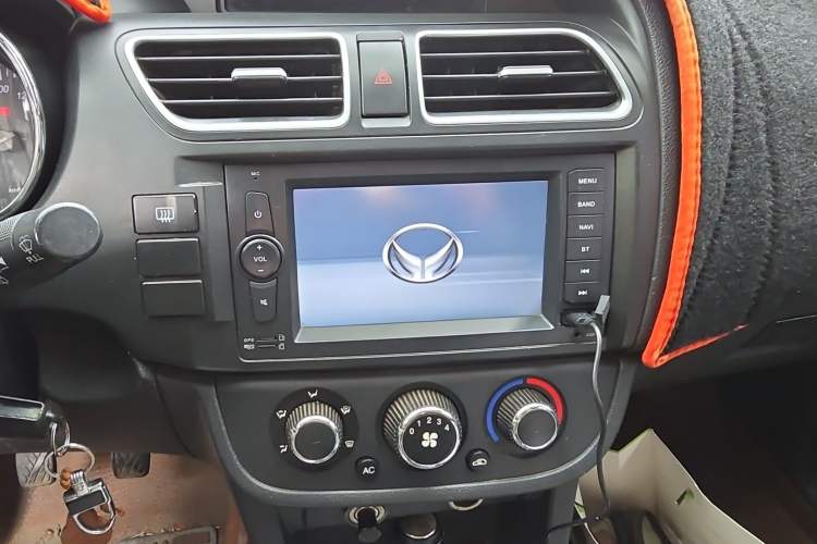 Used HYOSOW S2 2014 1.5L Manual Comfort Version China IV Emission Standard Audio And AC Panel