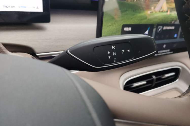 Used Chery Tiggo 8 PLUS 2025 290TGDI DCT Prestige 5-Seater Gear Lever