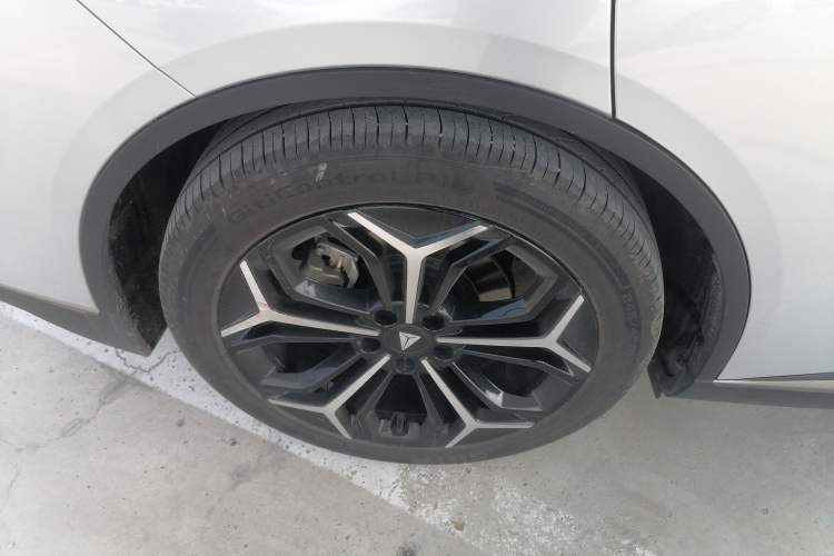 Used Deepal L07 2024 230Max Range-Extended Version Right Rear Wheel Hub