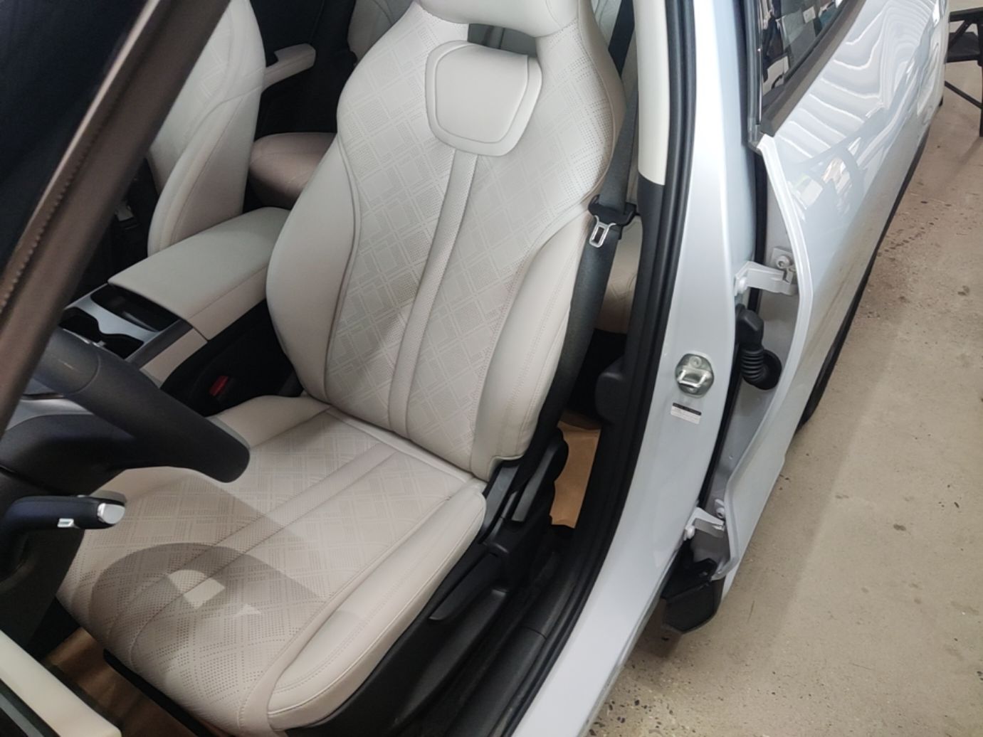 BYD Yuan UP 2025 Model 301KM Leading Version — снимка 17