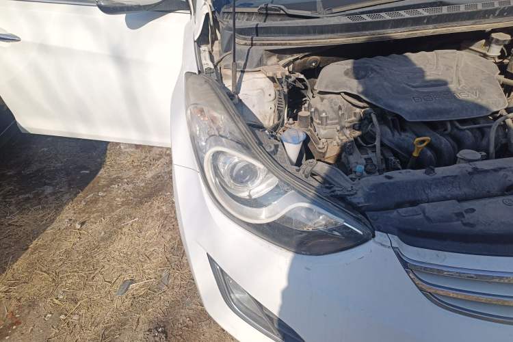Used Hyundai Elantra (5th Generation / Langdong) 2012 1.6L Manual Leading Model Right Front Headlight