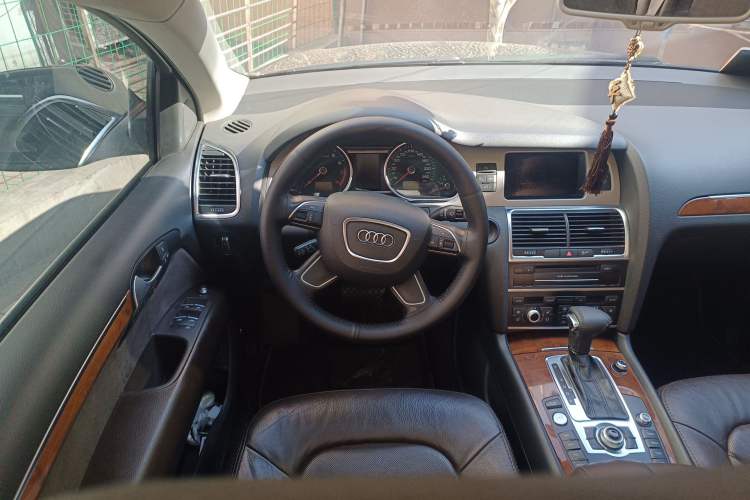 Used Audi Q7 2014 35 TFSI Sport Edition Steering Wheel