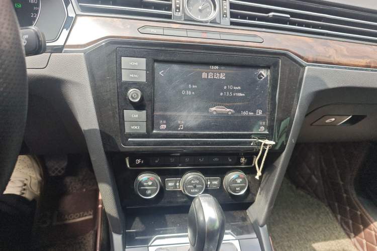 Used Volkswagen Magotan 2019 330TSI DSG Luxury Version China VI Standard Audio And AC Panel