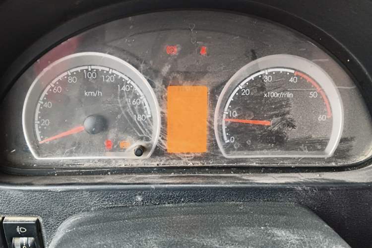 Used Dongfeng Yufeng 2021 2.0T Rear-Drive Logistics Vehicle Short Wheelbase Mid-Roof 5-9 Seaters China VI Standard D20
