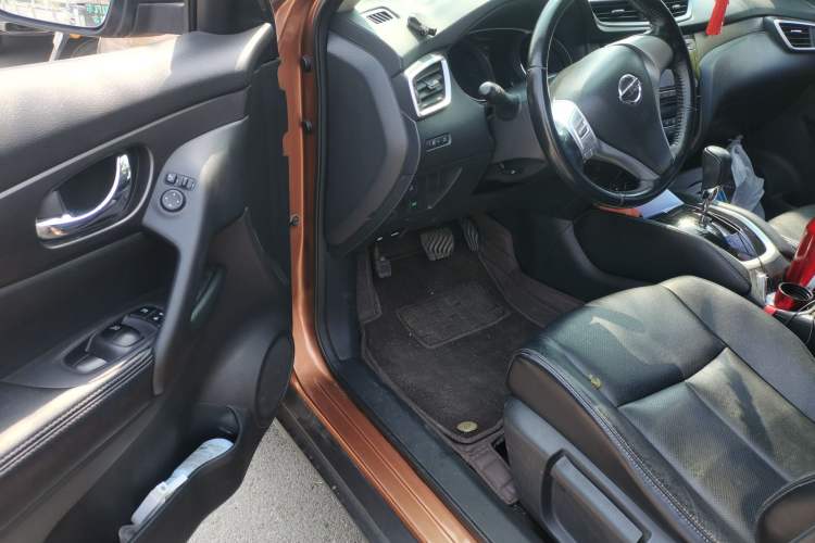 Used Nissan X-Trail 2015 2.0L CVT Comfort MAX Edition 2WD Driver Seat