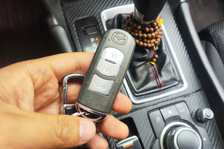 Used Mazda 3 Axela 2017 Sedan 1.5L Automatic Luxury Model Emission Standard China V Vehicle Key