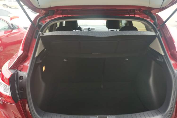 Used Nissan Tiida 2016 1.6L CVT Cool Dynamic Edition Trunk