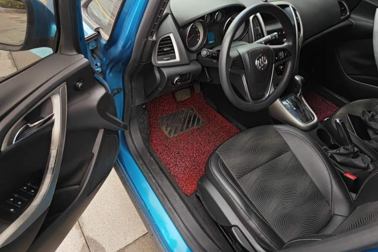 Used Buick GT 2013 XT 1.6L Automatic Fashion Edition Driver Seat