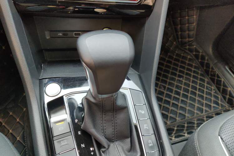 Used Volkswagen Tiguan L 2022 330TSI Automatic Two-Wheel Drive R-Line Enhanced Edition