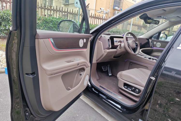 Used Hima AITO M9 2025 Extended-Range Ultra Version 52 kWh 6-Seater Driver Seat