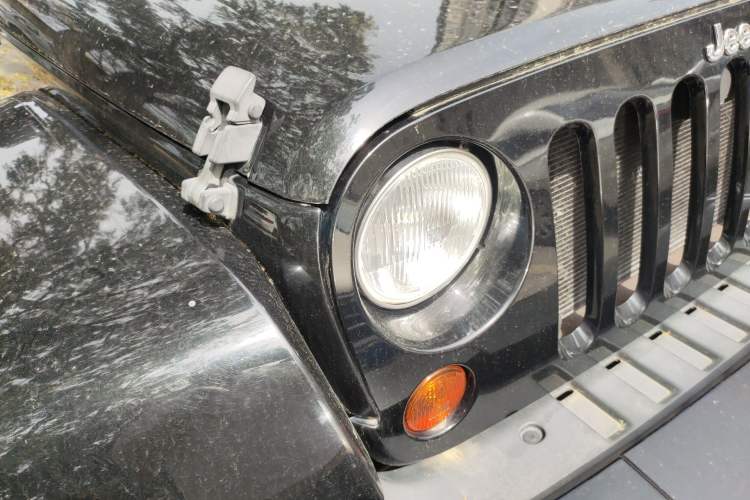 Used Jeep Wrangler 2011 3.8L Sahara Four-Door Edition Right Front Headlight