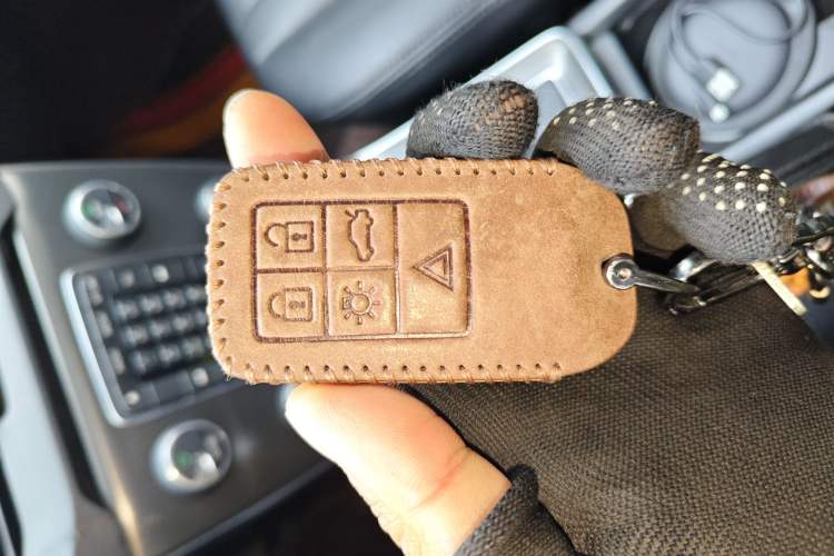 Used Volvo V40 2013 2.0T Zhiyi Edition Vehicle Key