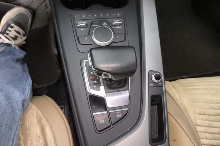 Used Audi A4L 2019 40 TFSI Ambition Version China V