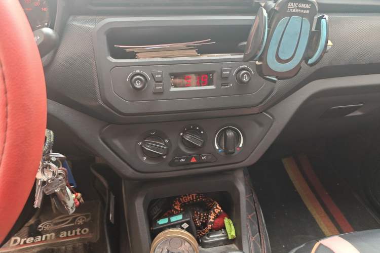 Used Wuling Hongguang 2019 1.5L S Basic Version China VI Standard LAR Audio And AC Panel