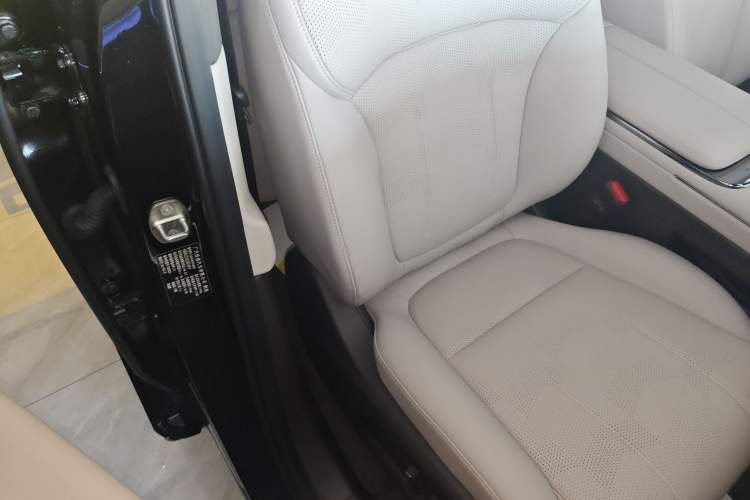 Used GAC Trumpchi Xiangwang S7 2025 205 km Max LiDAR Version Right Front Seat