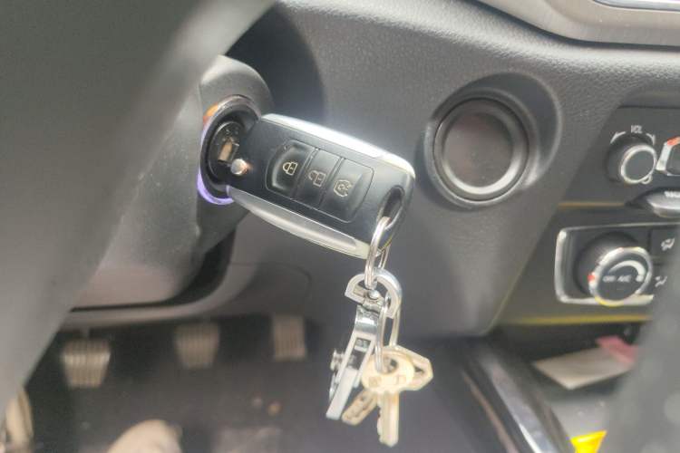 Used Dongfeng Fengon S560 2018 1.8L Manual Urban Model 7 Seats