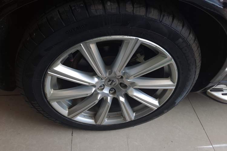 Used Volvo XC90 2018 T6 Zhiya Edition 7-seater Right Rear Wheel Hub