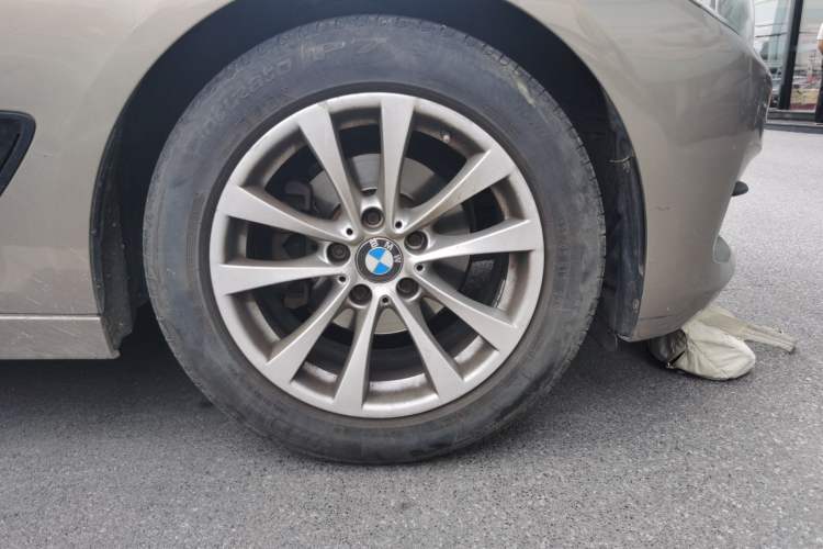 Used BMW 3 Series GT 2017 320i Sport Edition Right Front Wheel Hub