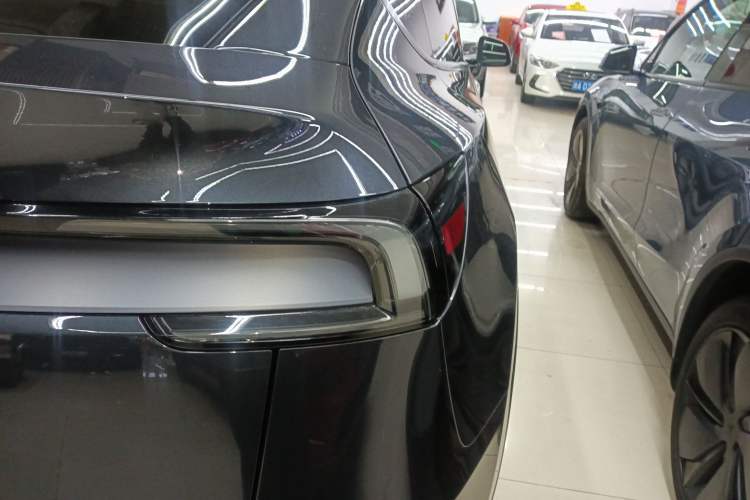 Used Tesla Model Y 2025 Long-Range All-Wheel-Drive Version
