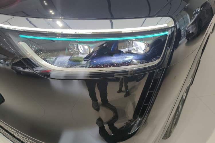 Used Hima AITO M8 2025 Model Pure Electric Max+ Six-Seat Four-Wheel-Drive Version