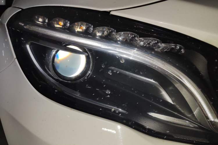 Used Mercedes-Benz GLA 2015 GLA 200 Fashion Model Right Front Headlight