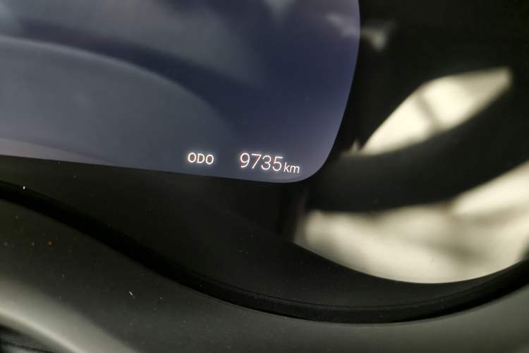 Used Toyota SIENNA 2021 2.5L Hybrid Platinum Edition Odometer Close Up