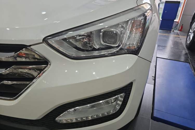 Used Hyundai Santa Fe 2013 2.4L Automatic Two-Wheel Drive Smart Version