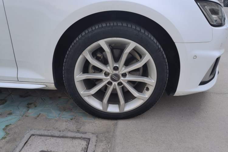 Used Audi A4L 2019 40 TFSI Fashion Edition China VI Emission Standard
