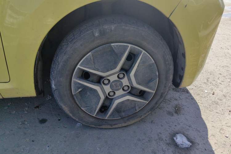 Used SOL E10X 2022 Flower Fairy Design Four-Leaf Clover Right Front Wheel Hub