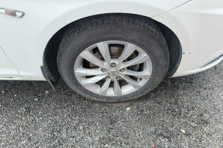 Used BAIC Senova D50 2016 1.5L Manual Elite Edition Right Front Wheel Hub