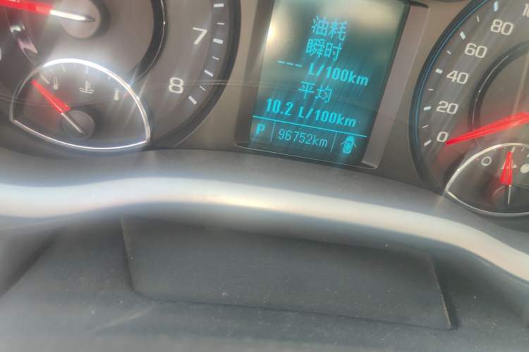 Used Chevrolet Malibu 2016 2.0L Automatic Luxury Edition Odometer Close Up