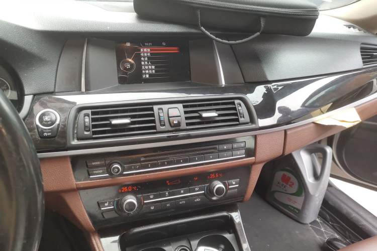 Used BMW 5 Series 2017 525Li Leading Model Audio And AC Panel