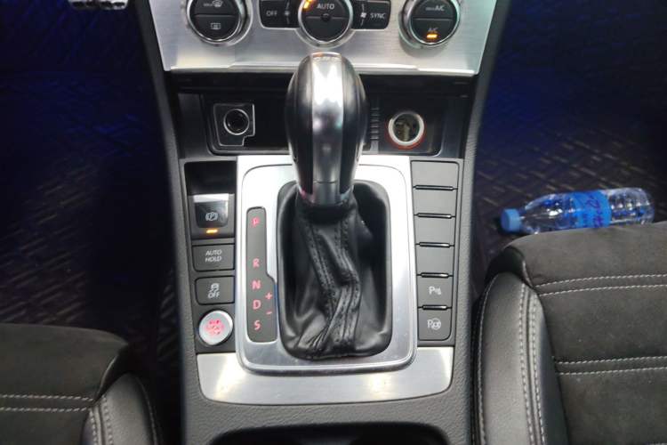 Used Volkswagen FAW-Volkswagen CC 2016 2.0 TSI Luxury Model Gear Lever