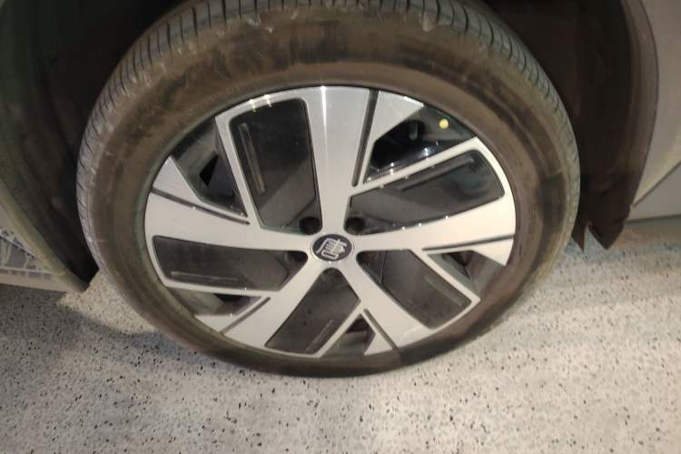 Used BYD Tang L 2025 EV with 670 km Range LiDAR and Premium Features Exterior 3