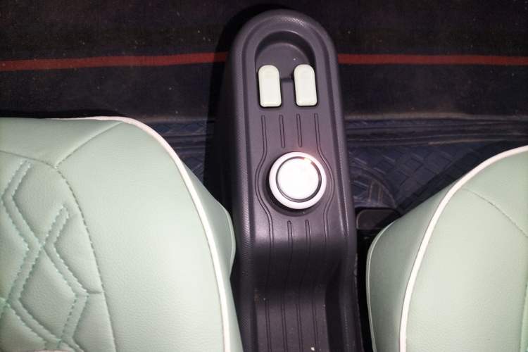 Used Wuling Hongguang MINIEV 2021 Macaron Premium Model – Lithium Iron Phosphate Gear Lever