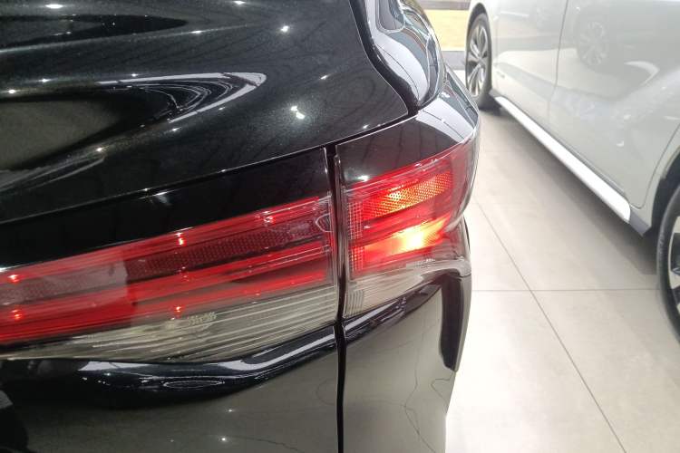 Used Toyota Granvia 2023 2.5L Hybrid Prestige PLUS Edition
