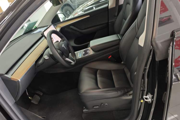 Used Tesla Model Y 2021 Standard Range Rear-Wheel Drive Version Left Front Seat