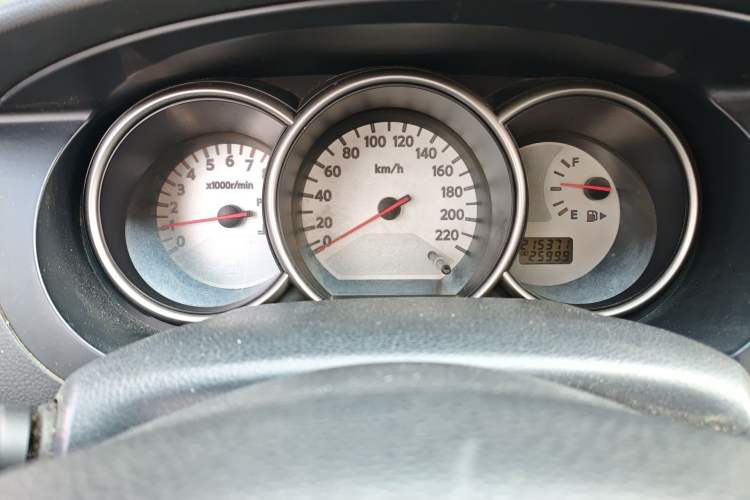 Used Nissan Livina 2010 Jingyue Edition 1.6L Manual All-Around Model Instrument Cluster