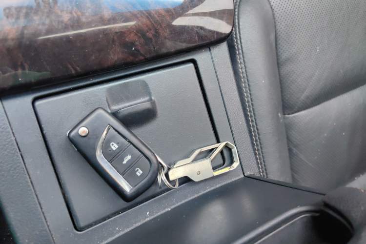 Used Toyota Camry 2016 2.0G 10th Anniversary Leading Edition
