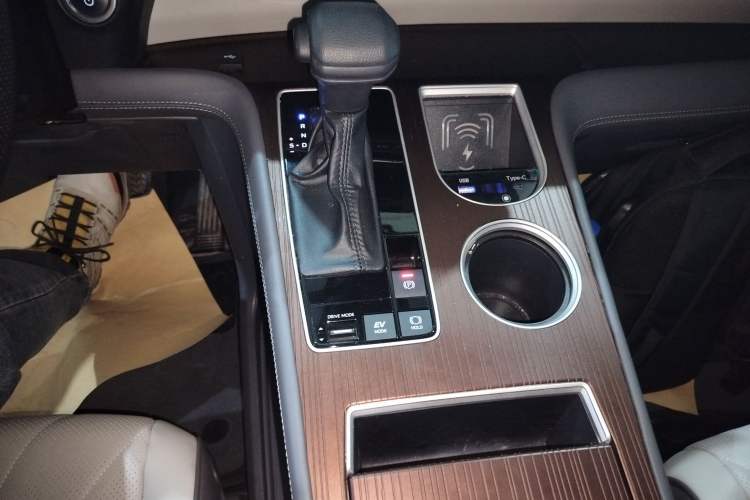 Used Toyota SIENNA 2024 2.5L Hybrid Comfort Edition Gear Lever