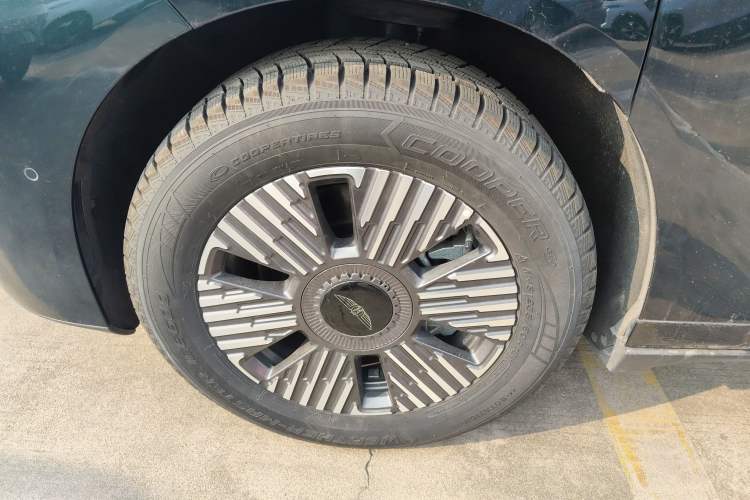 Used Geely Galaxy LEVC L380 2024 140-Degree 6-Seater All-Wheel-Drive Ultra