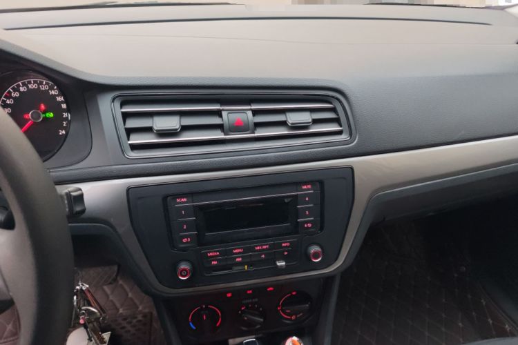 Used Volkswagen Lavida 2019 Lavida Start 1.5L Automatic Trendy Version China VI Standard Audio And AC Panel