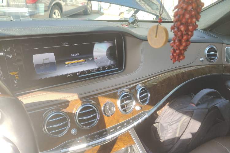 Used Mercedes-Benz S-Class 2015 S 400 L Audio And AC Panel