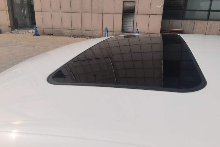 Used Volkswagen Polo 2016 1.6L Automatic Comfort Model
