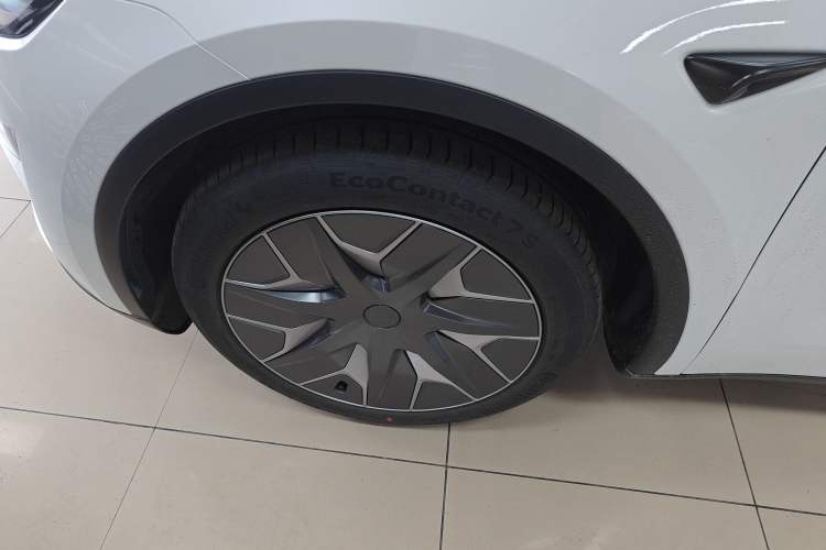 Used Tesla Model Y L 2025 Model Long-Range All-Wheel-Drive Version