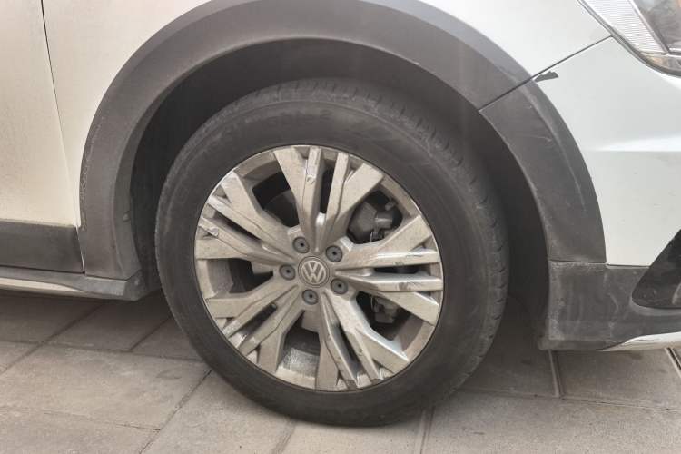 Used Volkswagen C-TREK 2018 230TSI DSG Comfort Model Right Front Wheel Hub