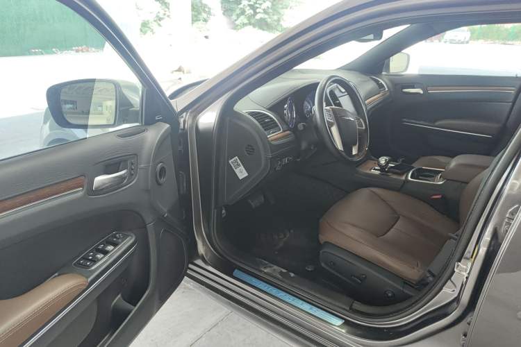 Used Chrysler 300C 2014 3.0L Excellence Edition
