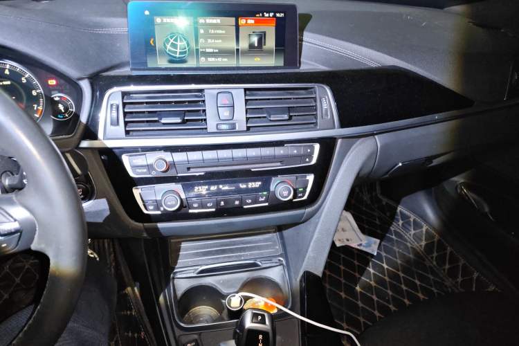 Used BMW 3 Series GT 2020 320i M Sport Package Audio And AC Panel