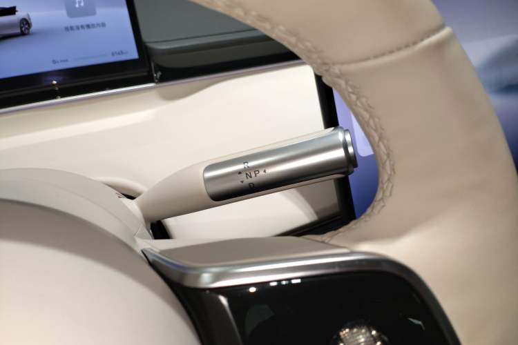 Used Hima Luxeed S7 2025 705 km Pro Gear Lever