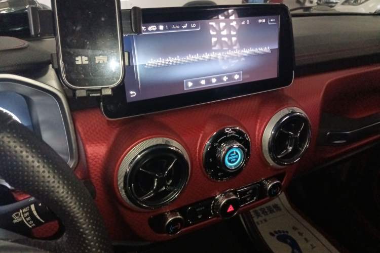 Used BAIC Off-Road BJ40 2019 2.3T Automatic Four-Wheel Drive Urban Hunter Edition Premium Model China VI Emission Standard